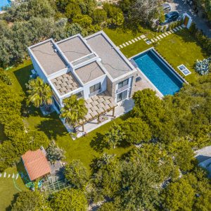 <h2>Bitez Park Mansions</h2>